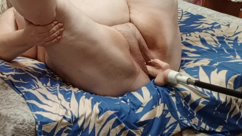 Zona901: Ibu tiri muasin memeknya pakai mesin seks sampai orgasme