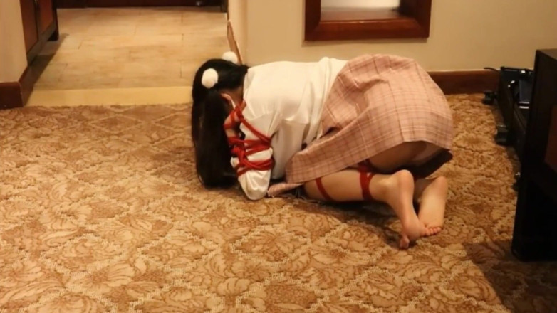 Aisan girl bondage: A Cute Little Dressed in a Jk Uniform Was Walking...
