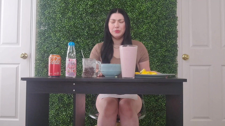 Julia Ryan: Gfe Mukbang ตดและระเบิด