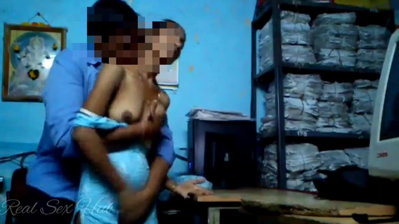 Real sex hub: Indian Stepdad Fucked Her Stepdaughter in His Office Room