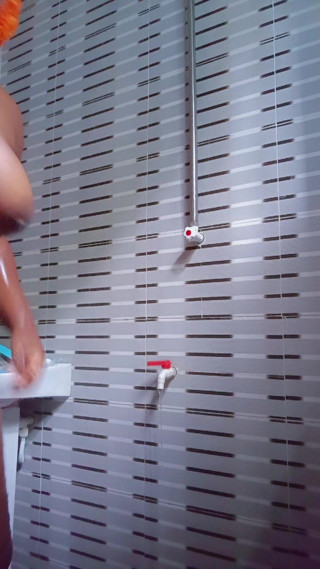 Slutmelly: Banho comigo