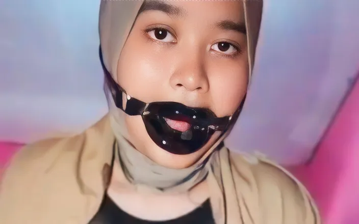 Jilbab69: ヒジャブホームプラグプッシー