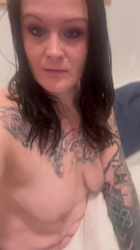 Calda Ragazza Tatuata