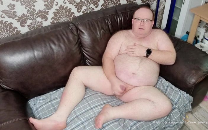 Daddysmudge: Papa jouit sur un canapé