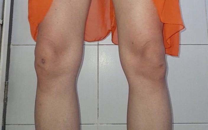 Naomisinka: Crossdresser Asia muncrat memakai gaun chiffon sunyi