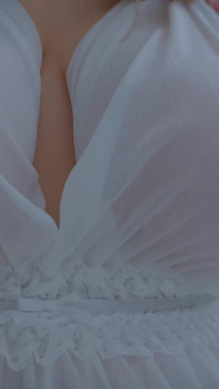 시스루 나이트에서 밀프의 보라색 장난감 광란을 촉발하는 매운 채팅 - 딜도를 타는 날 지켜봐!