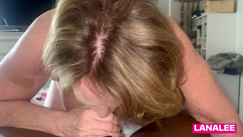 Lana Lee: Koca Sikli Sevgilisinin Büyük Siyah Yarağı aç Amcığını Dolduruyor