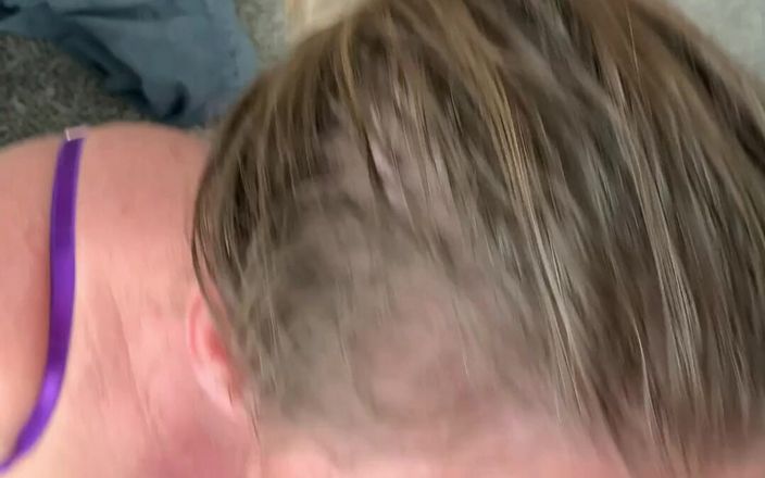 Farmers Wifey: Üvey anne üvey erkek arkadaşının 3 haftalık döllerini emiyor, tounge'unda kalın sperm