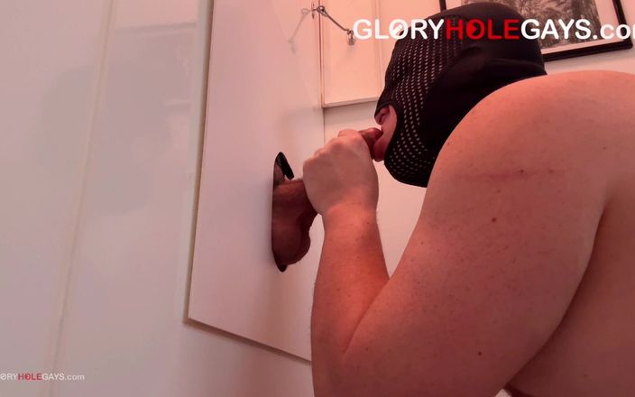 GLORYHOLEGAYS: Daglig spermasamling - 3 laster i ett elegant glas, alla sväljs