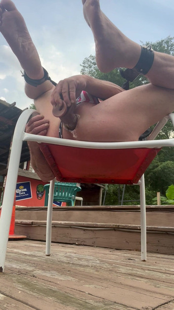 Horny hole 69: 野外ディルドプレイ