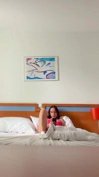 Mujer Grabada En Habitación De Hotel