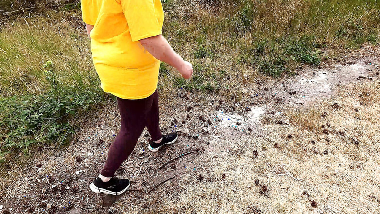 Bouncy Tits Action: स्तनों पर थप्पड़ मारने के बाद वीर्य निकालने के लिए घुटने टेकना