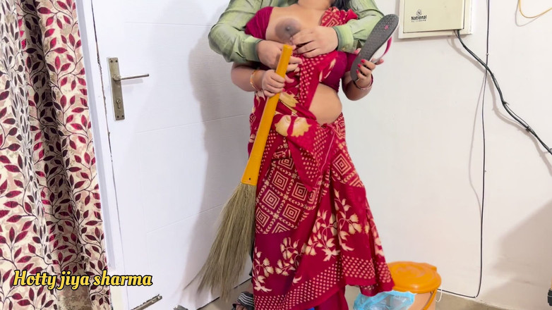 Hotty Jiya Sharmaa: De huismeid werd verlaten door de eigenaar