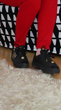 Red jeans a černé tenisky