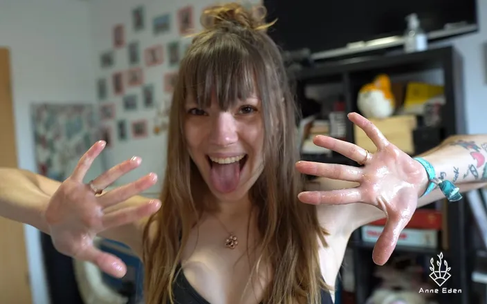 Anne Eden: Oily Handjob Exposes Quick Ejaculation!!