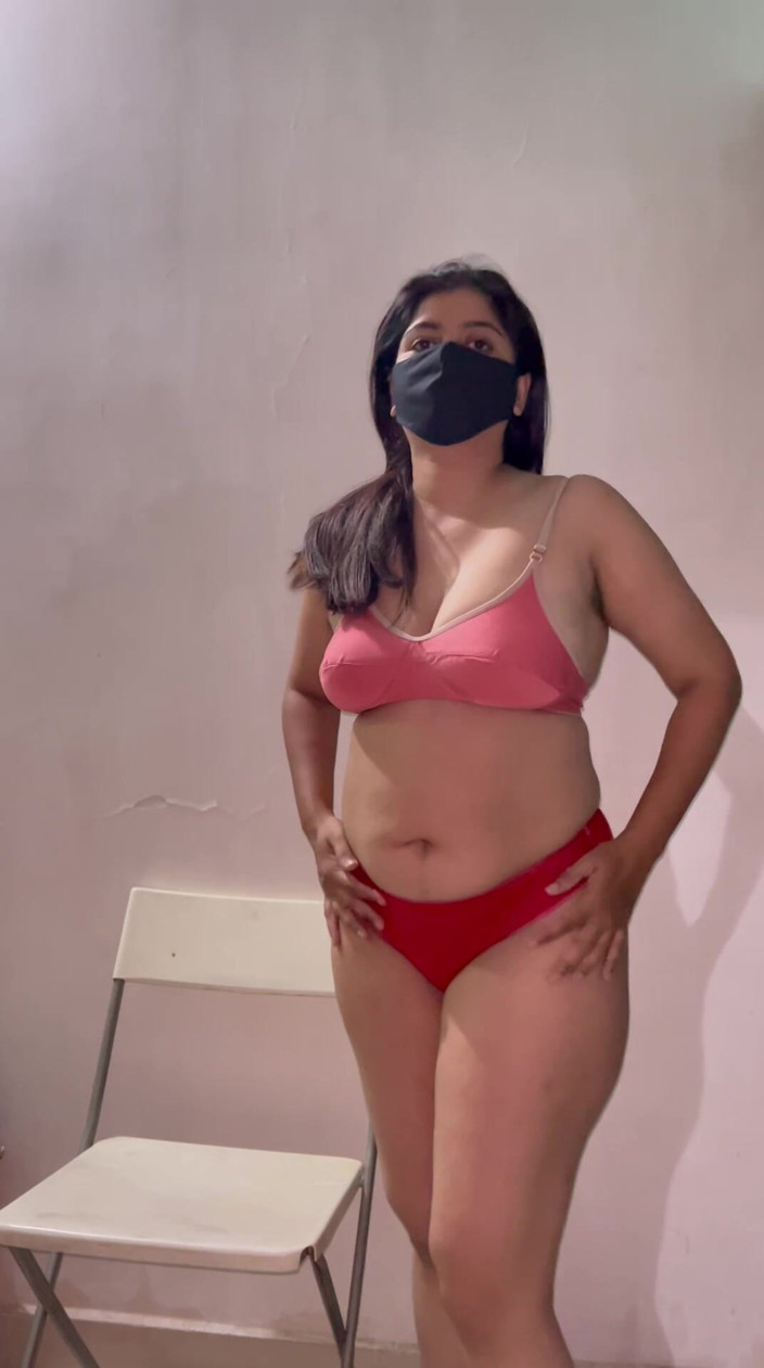 Indiandesiriya: Calda desi india nuda diteggiatura arrapata