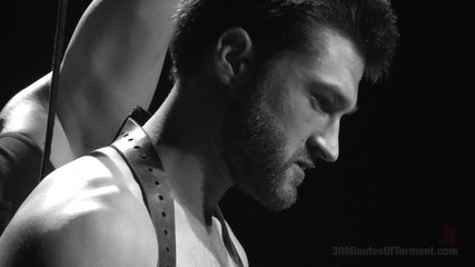 30 Minutes of Torment: BDSM 경험이 없는 Bi Jock은 극단에 고통받습니다.