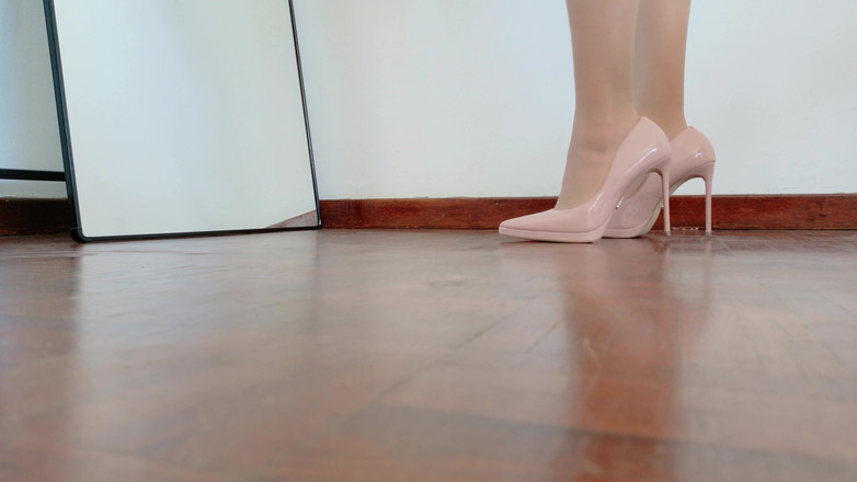 Kinky Lyrical: Highheel Asmr - Szpilki Punktowe