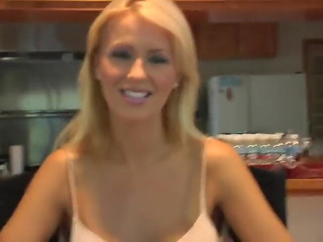 Hardcore Babes: Blonde bombshell hard drilling on the bed
