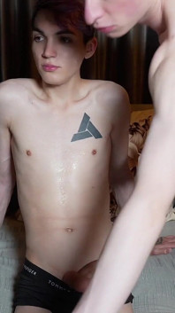 Rancangan langsung gay twink Matty dan Aiden pada kamera web. Mei 11, 2023