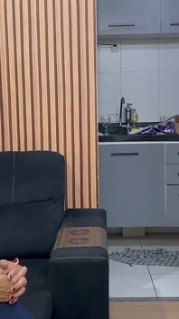 Suami stres istri dan dia memanggil tukang pijat untuk ally dan muncrat sangat terangsang di akhir yang bahagia
