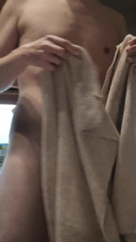 พ่อหุ่นเนียนปล่อยผ้าขนหนูหล่น