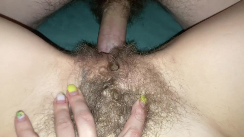 Hairy couple: Pareja peluda muy de cerca follando