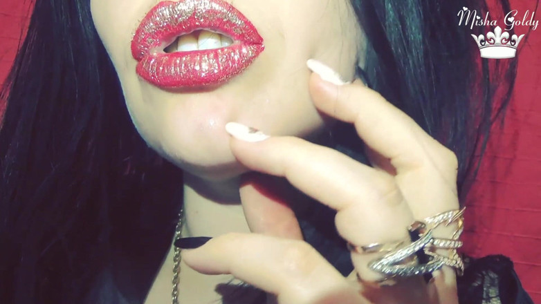 Goddess Misha Goldy: Rode lippen met gouden glitter