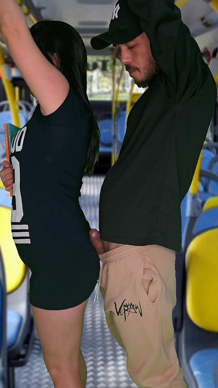Jennyferpimenta: Une étudiante se fait baiser dans un bus en public !