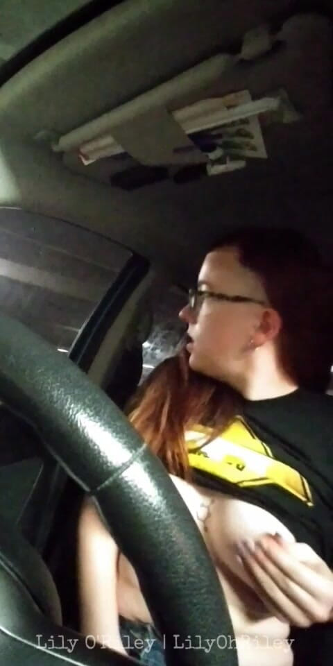 Lily O'Riley: Risky Parking Garage Clit Rubbing Car Masturbation