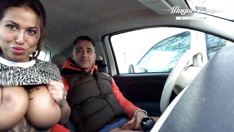 Mugur's World: La splendida mora Heidi Van horny fa un pompino caldo...