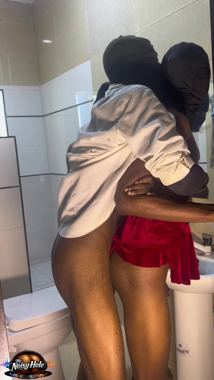 Mr Noisy Hole: One Top Menjadi Dua Puncak Untuk Beberapa Pantat Femboy