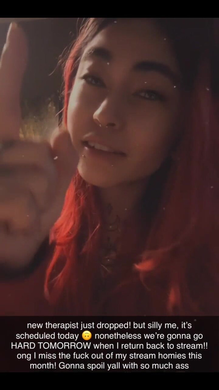 lilRavenFox: Video Live Streaming Hari Ini