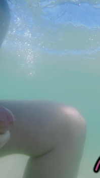 Wir Wurden Erwischt! Mein Lehrer Handjobt Meinen Schwanz Unter Wasser Am Fkk-strand, Öffentlichem Sex 4K