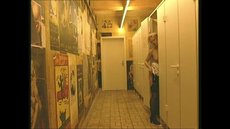 Muschi movie official: 豪华酒吧供应奶油早餐