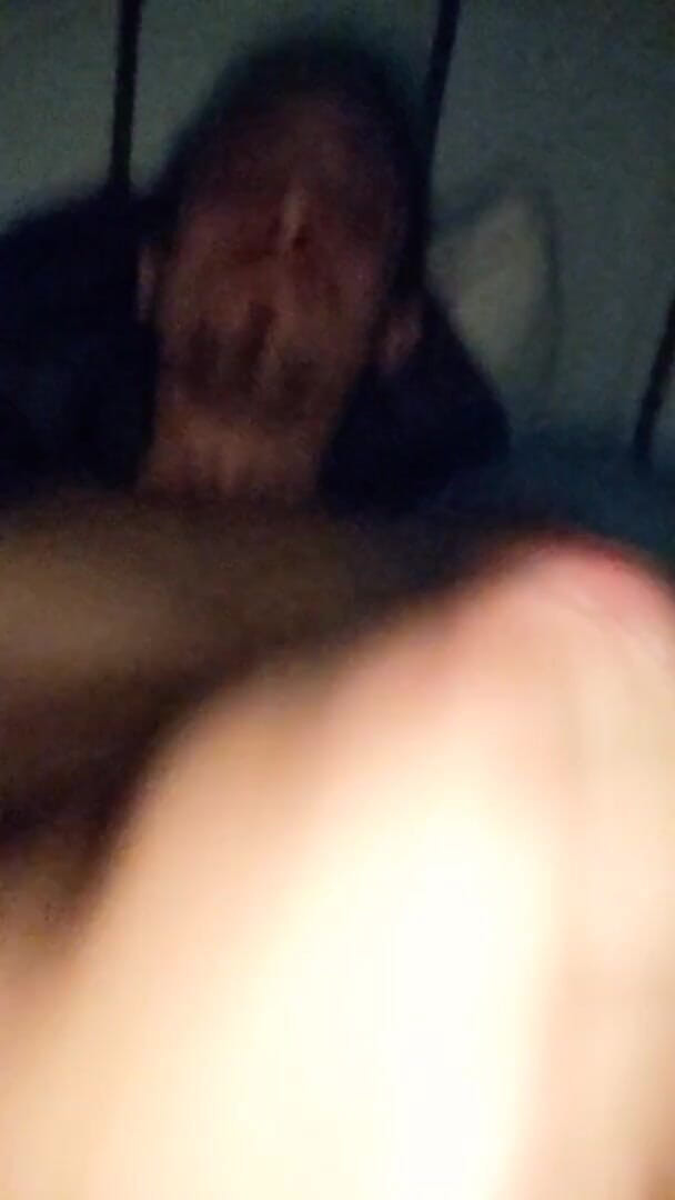 Sexy possum: Masturbándose y corriéndose en mí mismo mientras mi amigo heterosexual...