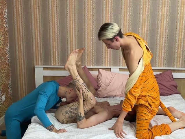 Cute Twinks Decide to Have Sex at a Pajama Party (Sandro Jenner)