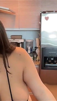 Stream langsung dengan Dani Valentina