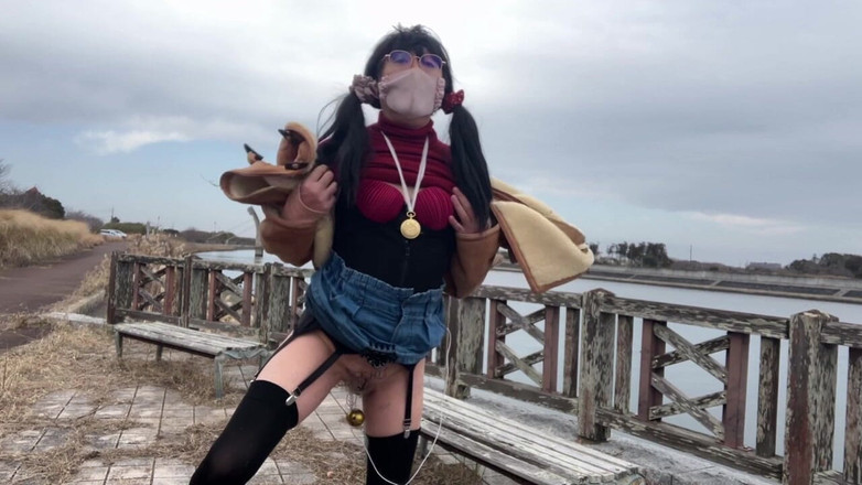 megu2002: Vlastní trénink č. 81 Riverside Walk s odhalenou kundičkou a zadkem - část 2