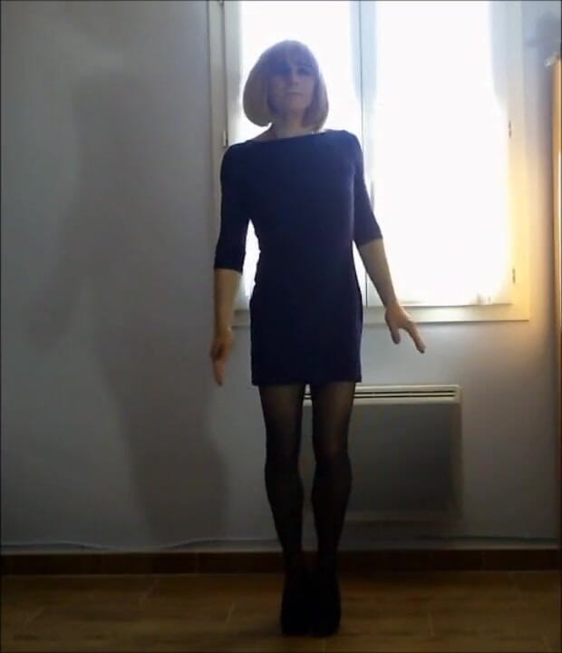 Faustine: Crossdresser Faustine sexy dance.