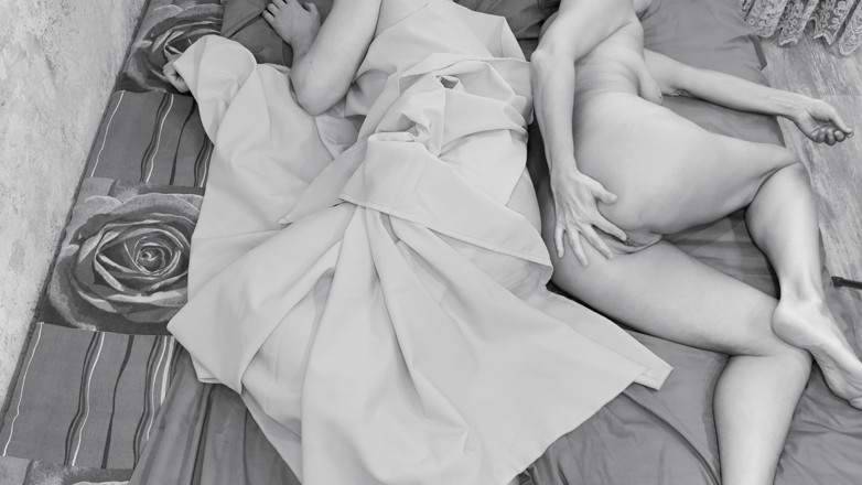 TaniaMilf: Pareja Captada Por La Cámara Teniendo Sexo En La Cama