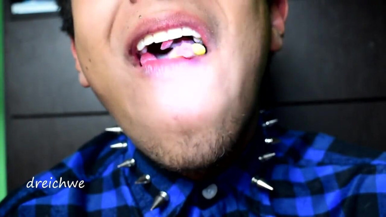 Dreichwe: Eating rubber worms