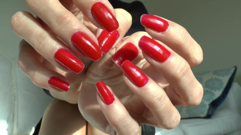 Lady Victoria Valente: 펜으로 노예 표시, 아름다운 빨간 손톱, 레이디 빅토리아 발렌테