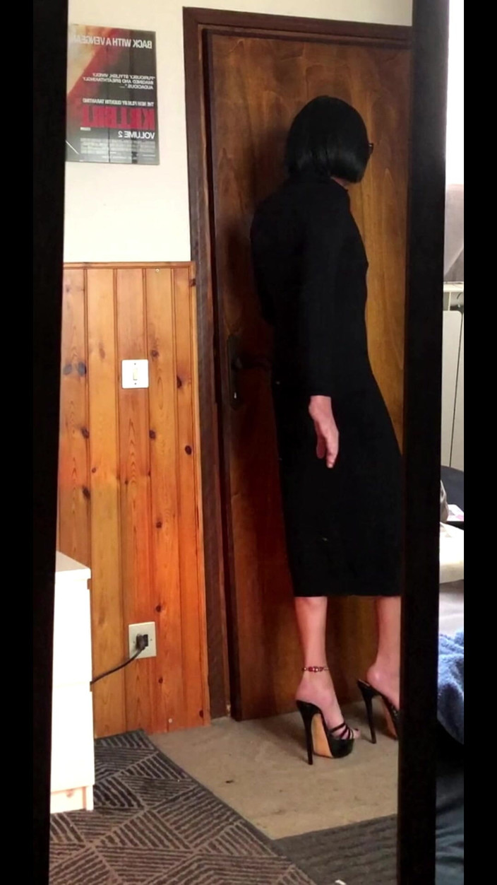 Andreina Naty: Tes berjalan dengan sepatu hak tinggi