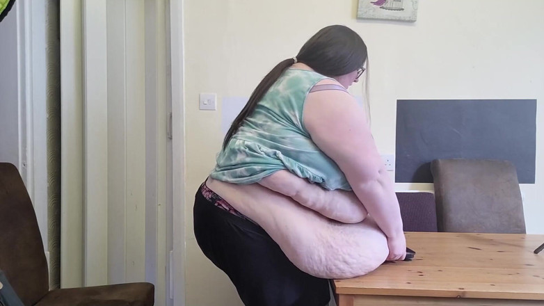 SSBBWLadyBrads: Burta cântărește partea din vedere
