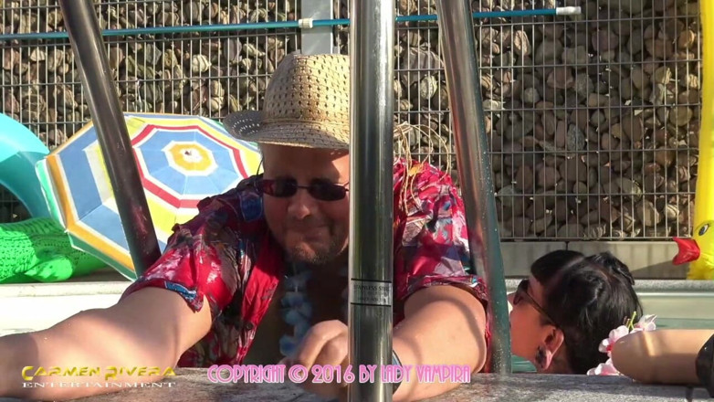 Domina Lady Vampira - SM Studio Femdom Empire: Carmen Rivera und Lady Vampira feiern eine poolparty mit ihren...