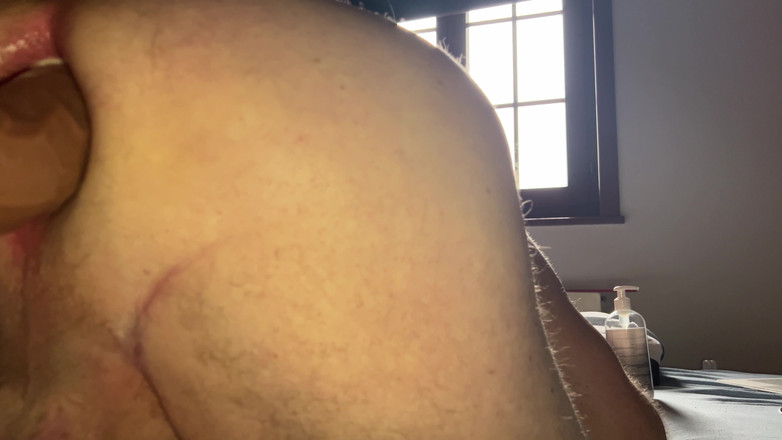 Almaviva: दादाजी अपने भूरे रंग के डिल्डो को चोदते हैं और वह इसका मजा लेते हैं