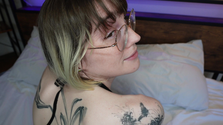 Claire Gemini: Lo stallone con un grosso cazzo prende i miei buchi...