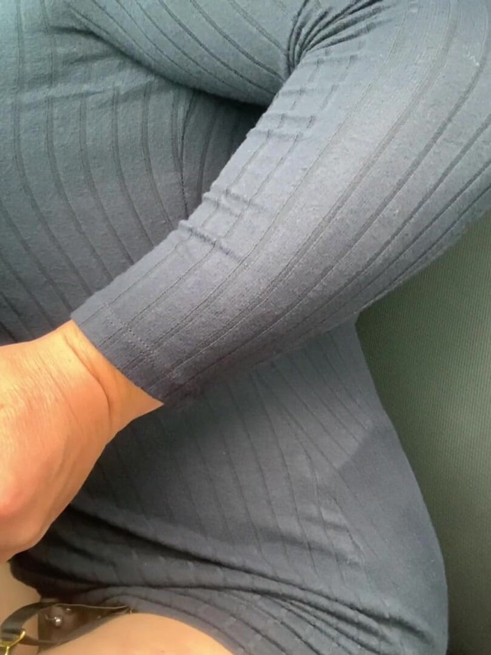 Kelly cd: Kelly-transvestit im blauen kleid