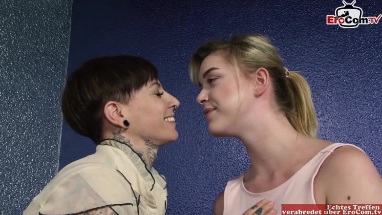 EroCom: Lesbian german stepsister during pussy fingering